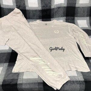 victoria secret PINK sweatpants outfit WITH CAMPUS LOGO TEE IN OATMEAL GREY